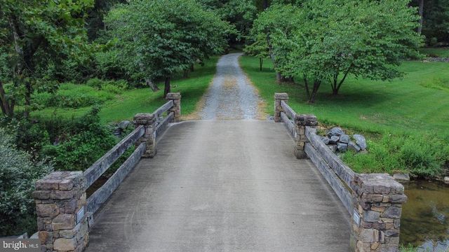 1045 LOWER PINE CREEK RD, Chester Springs, PA 19425