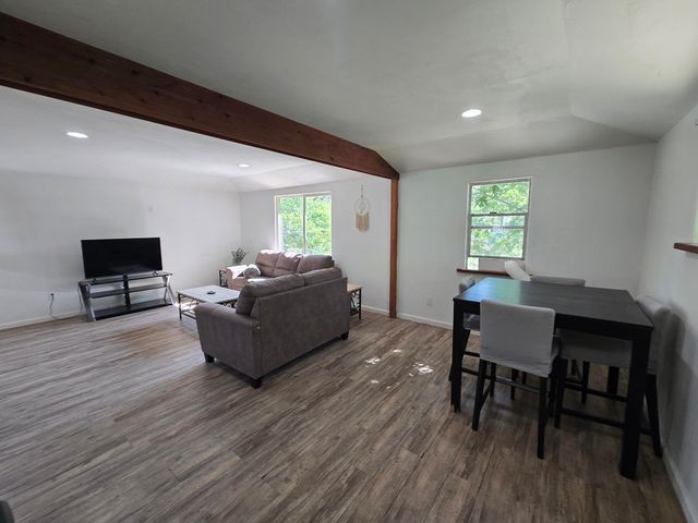 421 Par Avenue, Redway, CA 95560