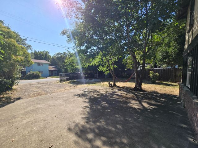 421 Par Avenue, Redway, CA 95560