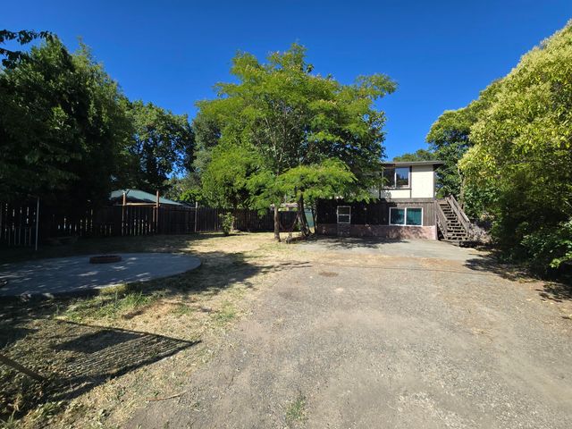 421 Par Avenue, Redway, CA 95560