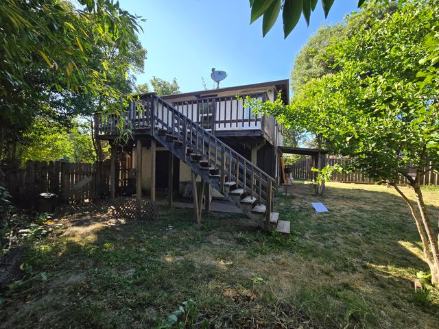 421 Par Avenue, Redway, CA 95560