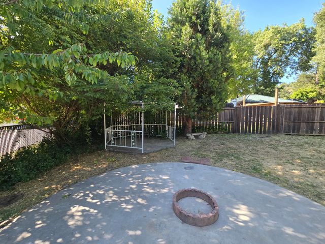 421 Par Avenue, Redway, CA 95560