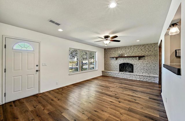 551 N Grange ST, Bertram, TX 78605