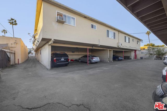 8118 S Western Avenue, Los Angeles, CA 90047