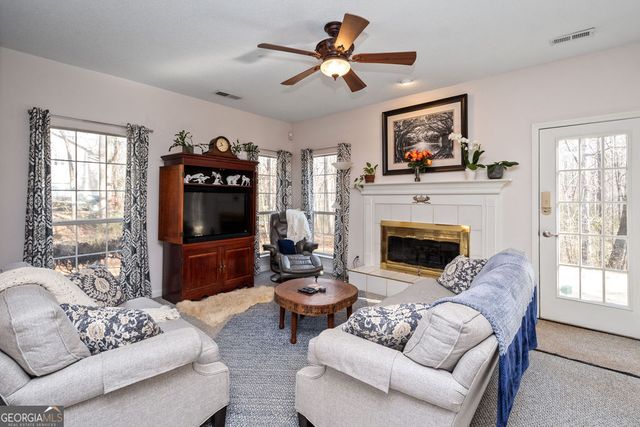 231 Barrington Farms Parkway, Sharpsburg, GA 30277