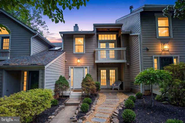 11103 LAKE CHAPEL LN, Reston, VA 20191