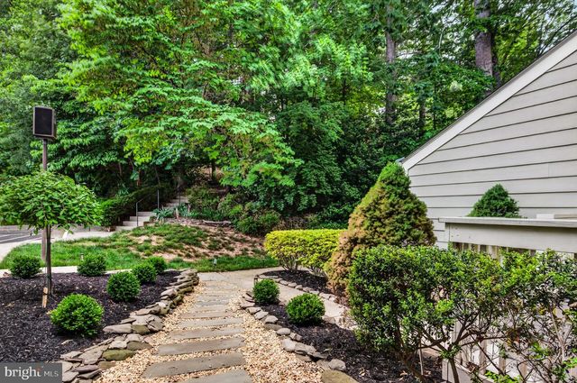 11103 LAKE CHAPEL LN, Reston, VA 20191
