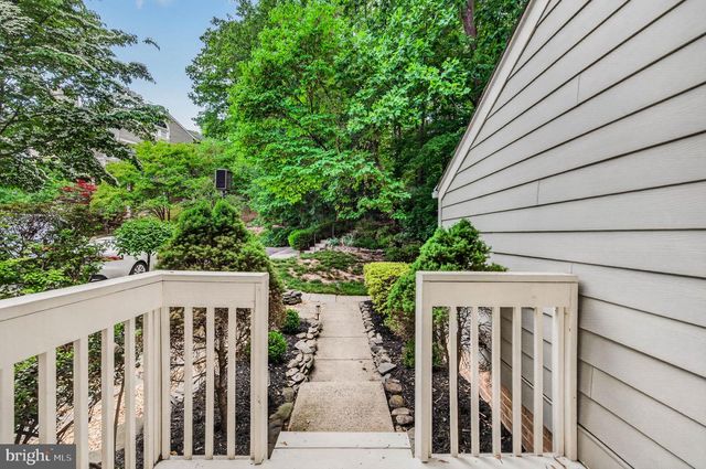 11103 LAKE CHAPEL LN, Reston, VA 20191