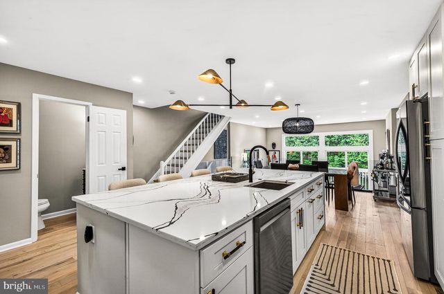 11103 LAKE CHAPEL LN, Reston, VA 20191