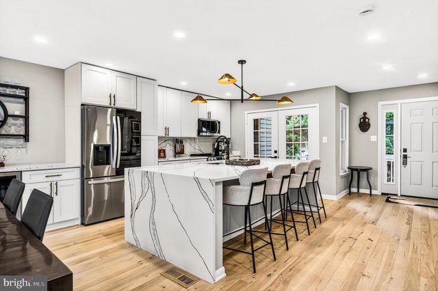 11103 LAKE CHAPEL LN, Reston, VA 20191