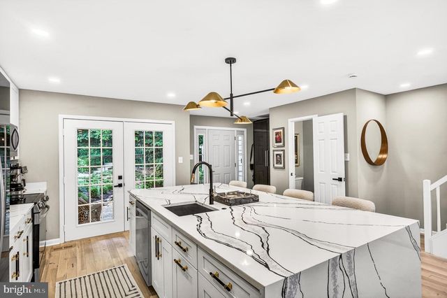 11103 LAKE CHAPEL LN, Reston, VA 20191