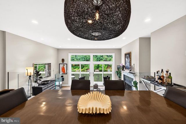 11103 LAKE CHAPEL LN, Reston, VA 20191