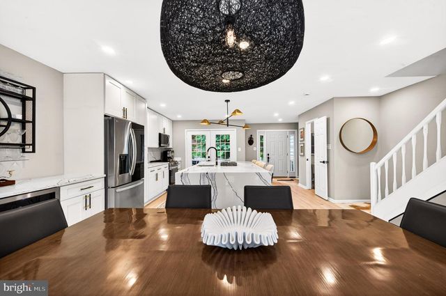 11103 LAKE CHAPEL LN, Reston, VA 20191