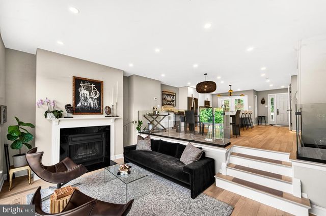 11103 LAKE CHAPEL LN, Reston, VA 20191