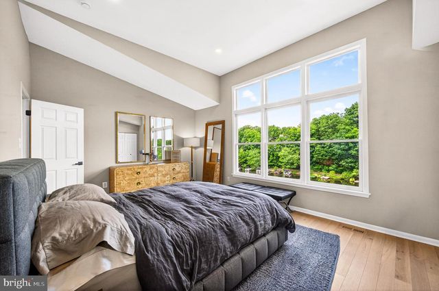 11103 LAKE CHAPEL LN, Reston, VA 20191