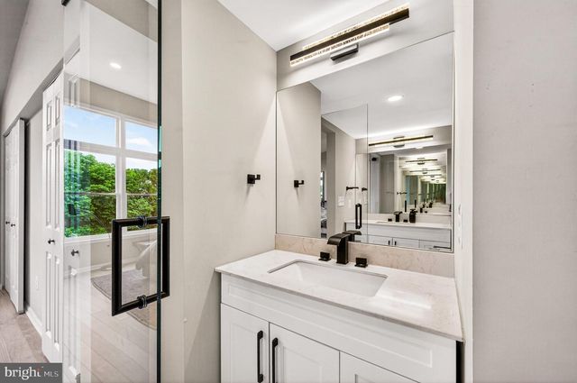 11103 LAKE CHAPEL LN, Reston, VA 20191