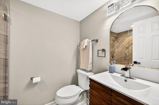 11103 LAKE CHAPEL LN, Reston, VA 20191