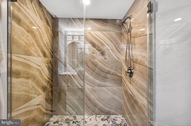 11103 LAKE CHAPEL LN, Reston, VA 20191