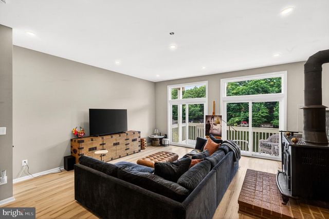 11103 LAKE CHAPEL LN, Reston, VA 20191