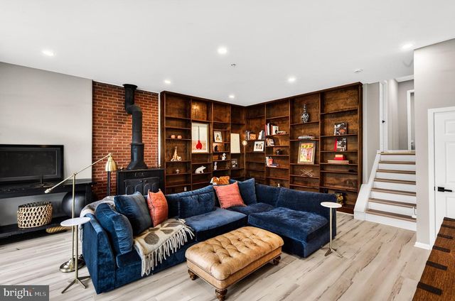 11103 LAKE CHAPEL LN, Reston, VA 20191