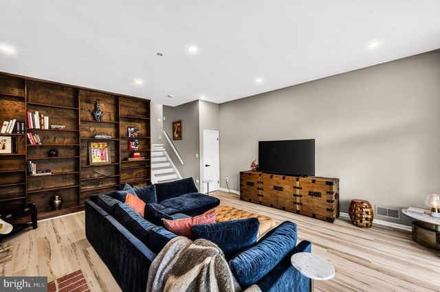 11103 LAKE CHAPEL LN, Reston, VA 20191
