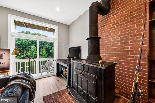 11103 LAKE CHAPEL LN, Reston, VA 20191