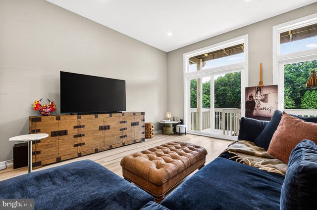 11103 LAKE CHAPEL LN, Reston, VA 20191