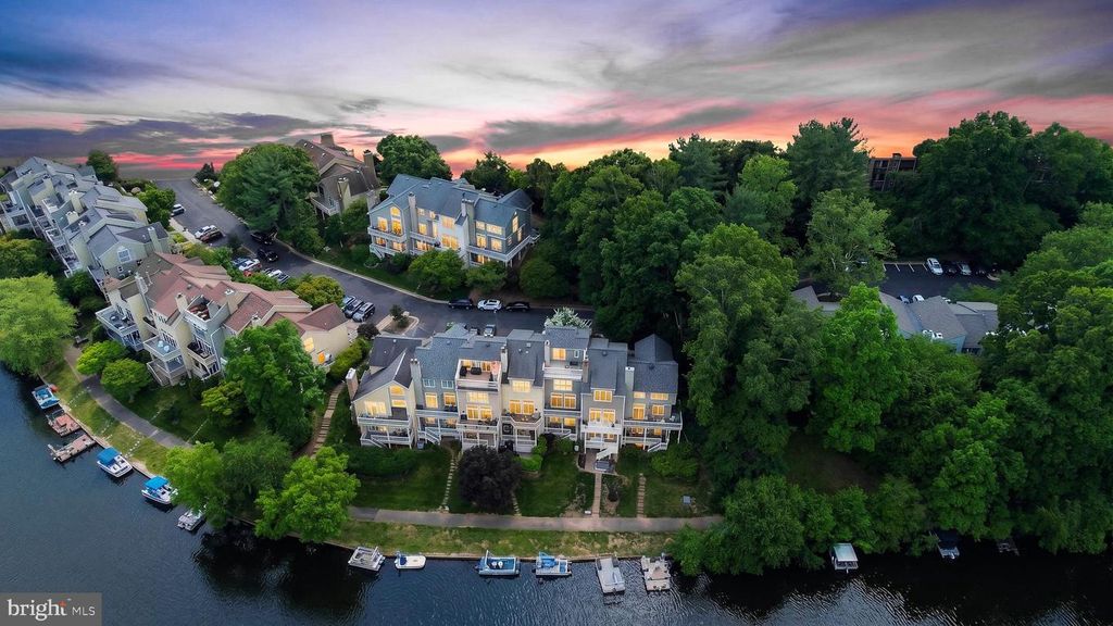 11103 LAKE CHAPEL LN, Reston, VA 20191