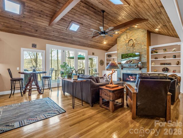 140 Mount Hebron Road, Hendersonville, NC 28739