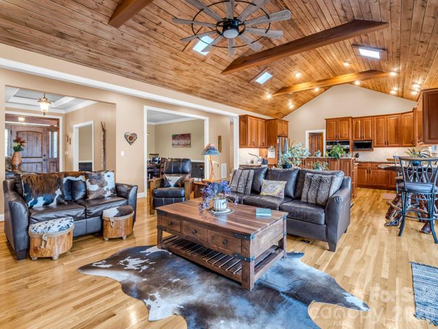 140 Mount Hebron Road, Hendersonville, NC 28739