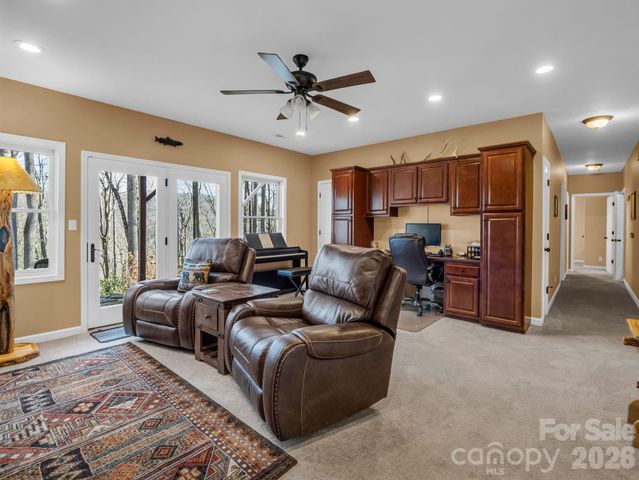 140 Mount Hebron Road, Hendersonville, NC 28739