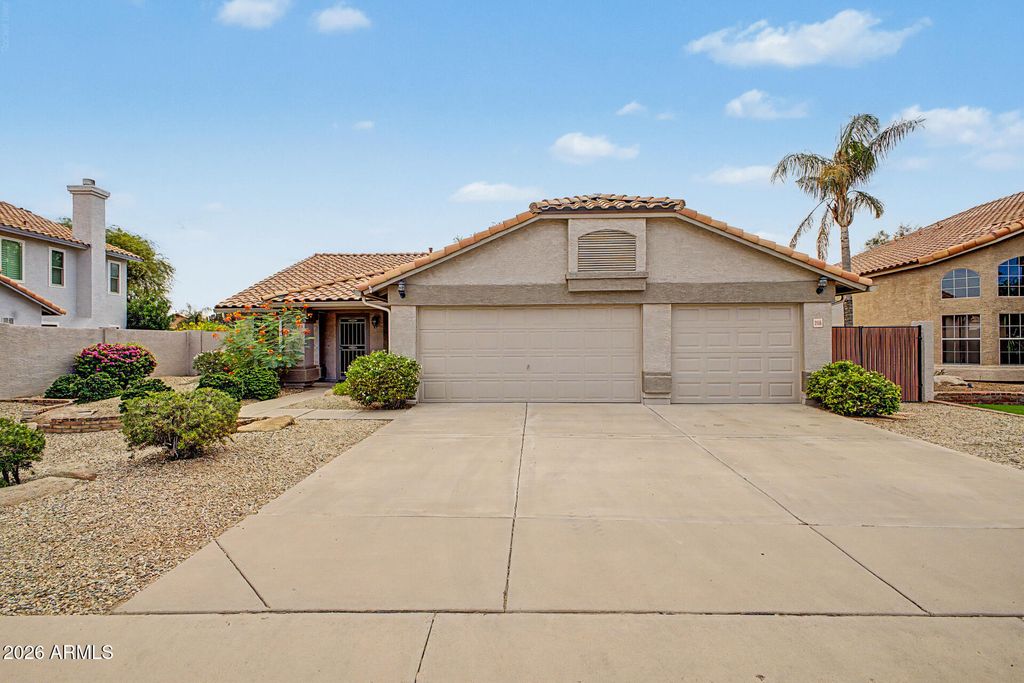 2156 S RAVEN Circle, Mesa, AZ 85209 — exterior