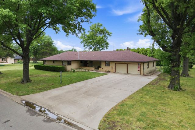 1701 N Sunset Dr, Augusta, KS 67010
