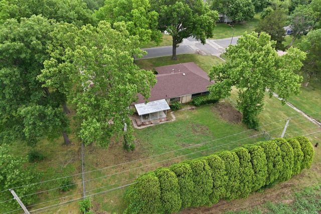 1701 N Sunset Dr, Augusta, KS 67010