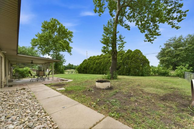1701 N Sunset Dr, Augusta, KS 67010