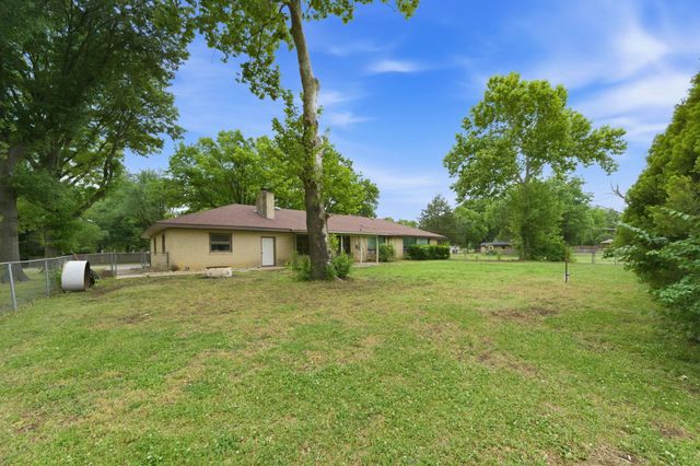 1701 N Sunset Dr, Augusta, KS 67010