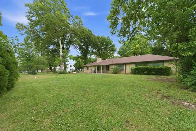 1701 N Sunset Dr, Augusta, KS 67010