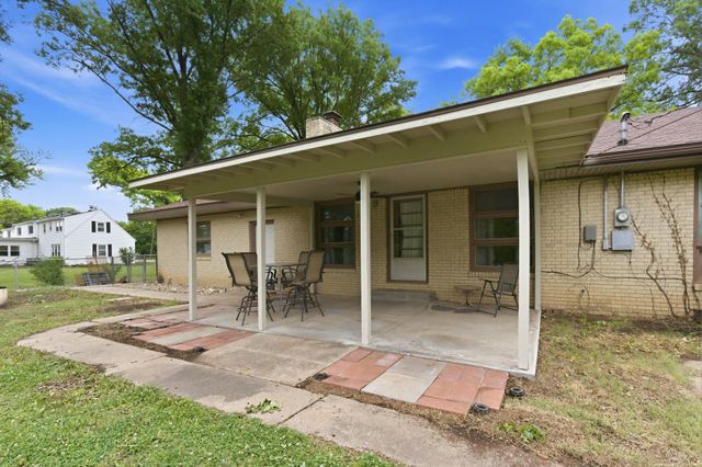 1701 N Sunset Dr, Augusta, KS 67010