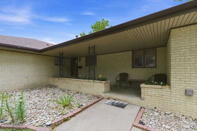 1701 N Sunset Dr, Augusta, KS 67010