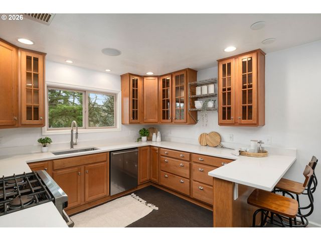 8675 Sw FAIRWAY Dr, Portland, OR 97225