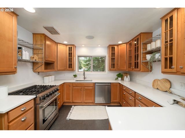 8675 Sw FAIRWAY Dr, Portland, OR 97225