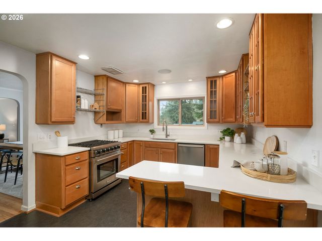 8675 Sw FAIRWAY Dr, Portland, OR 97225