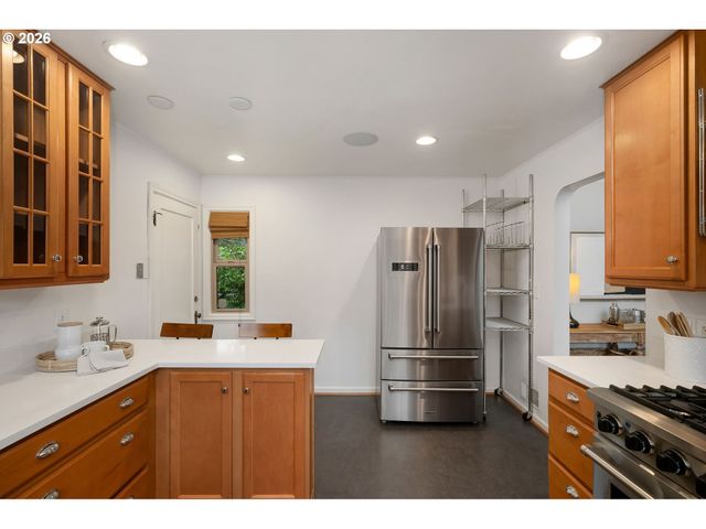 8675 Sw FAIRWAY Dr, Portland, OR 97225