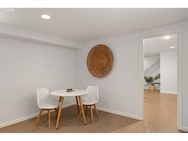 8675 Sw FAIRWAY Dr, Portland, OR 97225