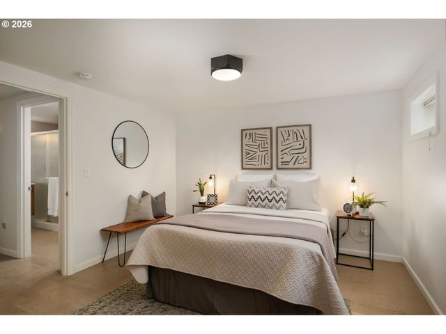 8675 Sw FAIRWAY Dr, Portland, OR 97225