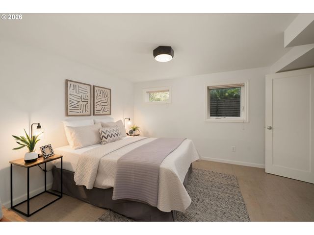 8675 Sw FAIRWAY Dr, Portland, OR 97225