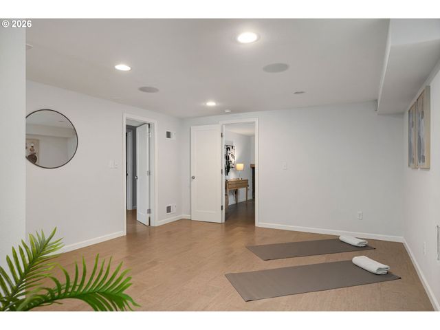 8675 Sw FAIRWAY Dr, Portland, OR 97225