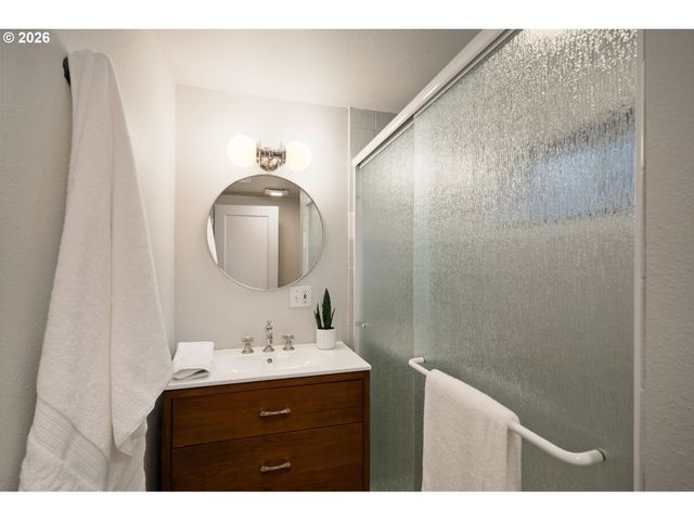 8675 Sw FAIRWAY Dr, Portland, OR 97225