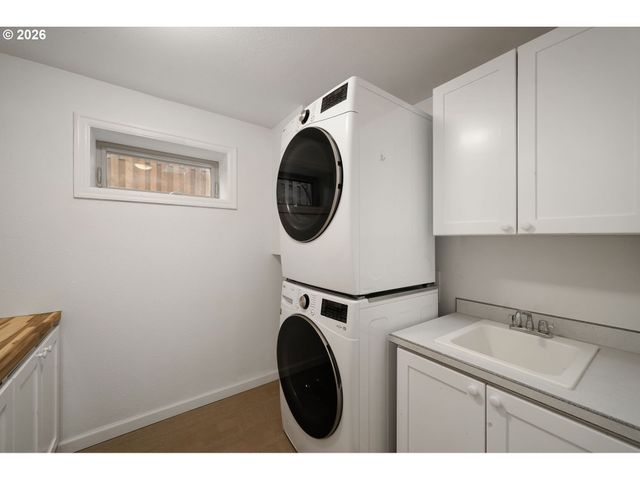 8675 Sw FAIRWAY Dr, Portland, OR 97225