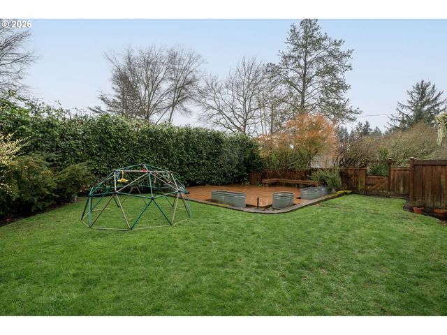 8675 Sw FAIRWAY Dr, Portland, OR 97225